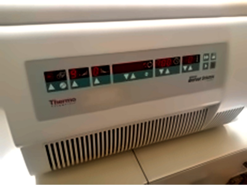 Centrifuge Thermo Scientific